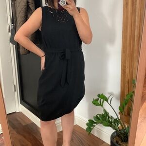 - LOFT▪️Tie Waist Scallop Sleeve Midi Dress. Sz 4